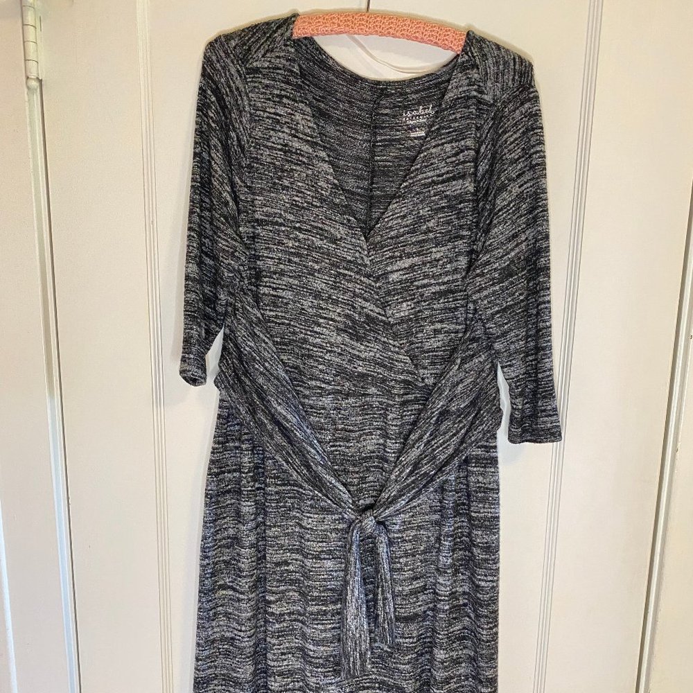 Isabel Maternity heathered black & grey knit dress sz L